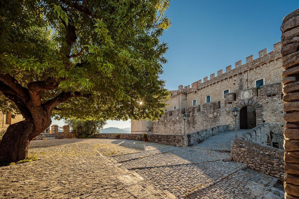 Castello Orsini Hotel ネーロラ エクステリア 写真