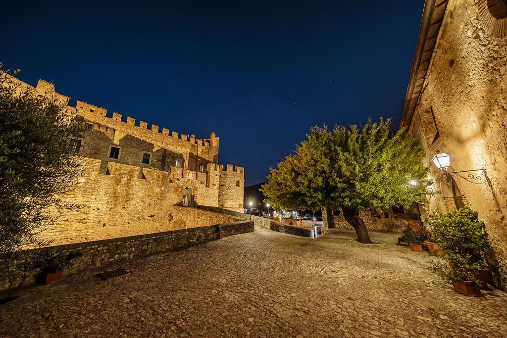 Castello Orsini Hotel ネーロラ エクステリア 写真